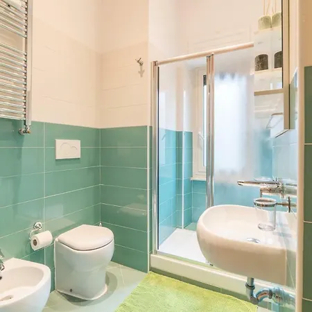 Elephant + 2 Bathrooms Apartment